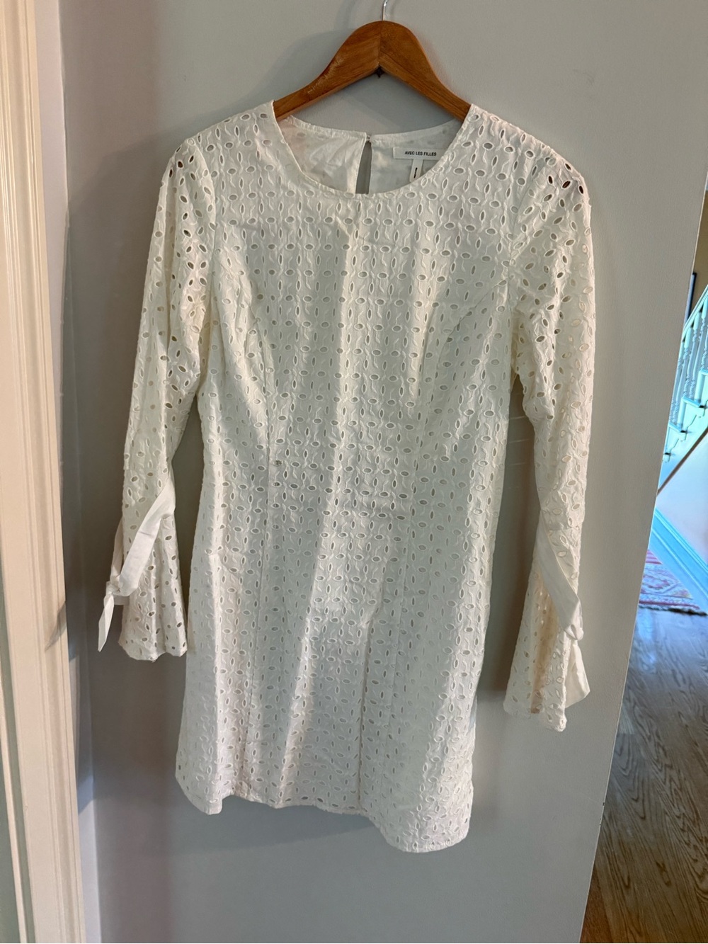 Avec Les Filles White Eyelet Long-Sleeve Tie Cuff Shift Dress